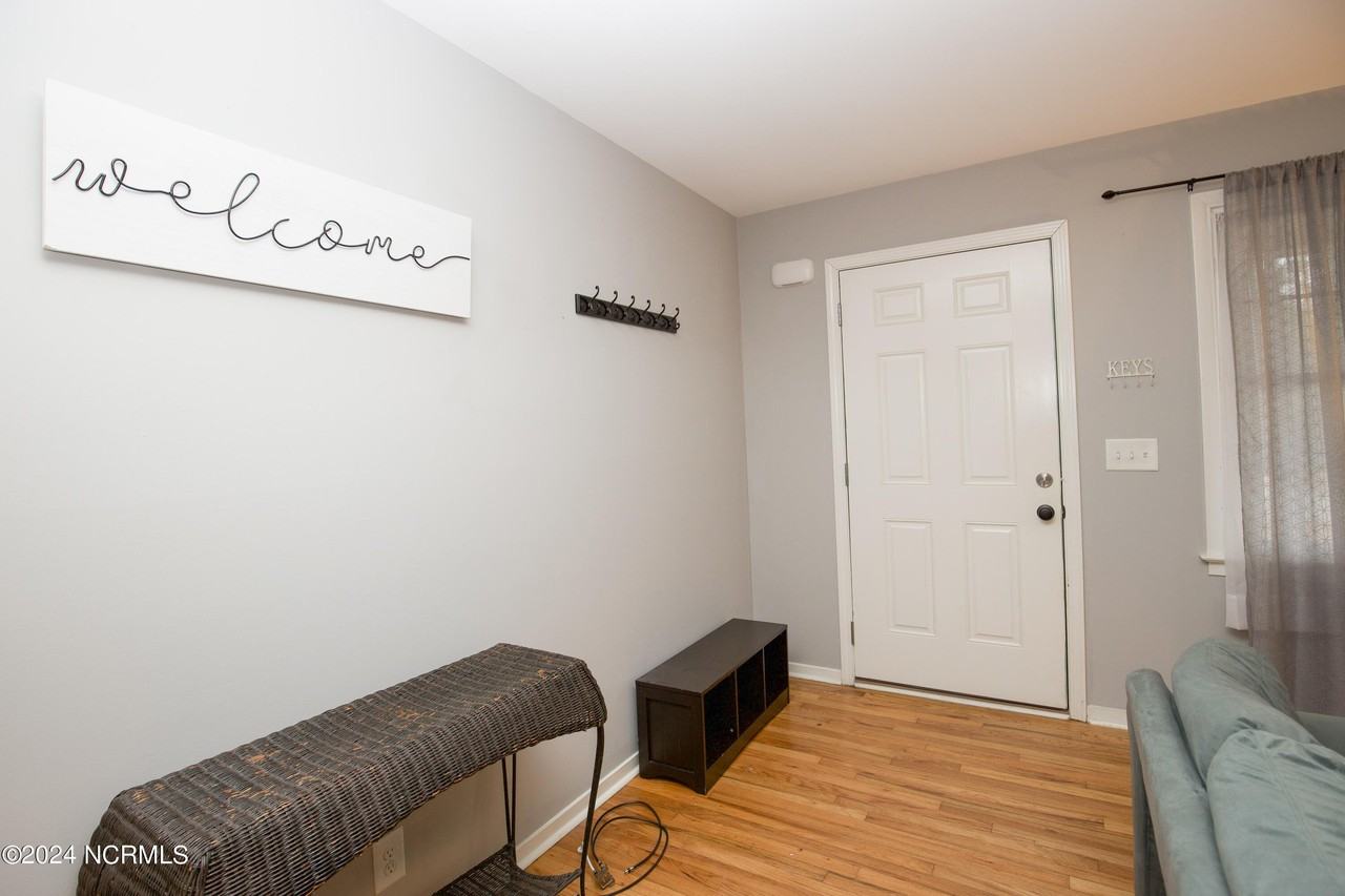 200 W Delaware Ave - Photo 5 of 40