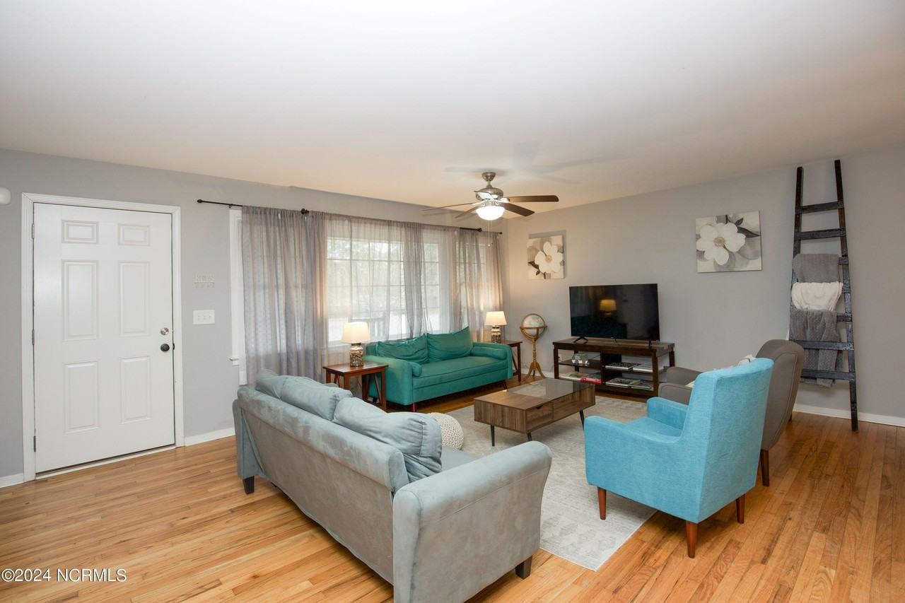 200 W Delaware Ave - Photo 6 of 40