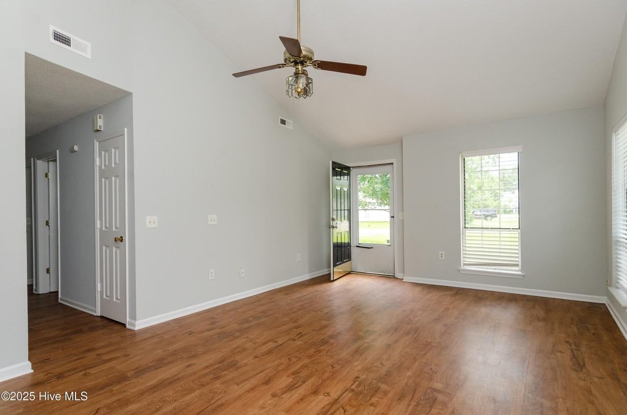 4312 Watson Dr - Photo 2 of 32