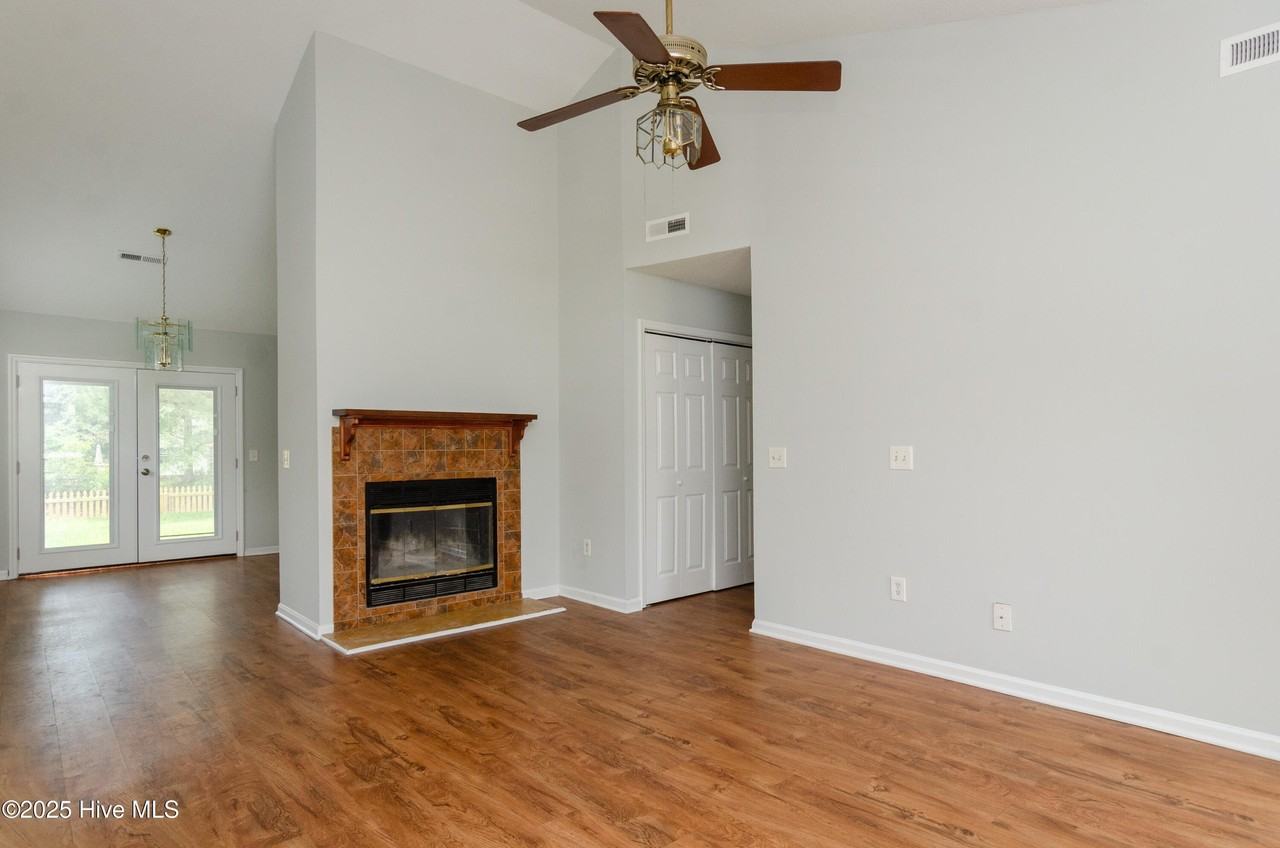 4312 Watson Dr - Photo 3 of 32