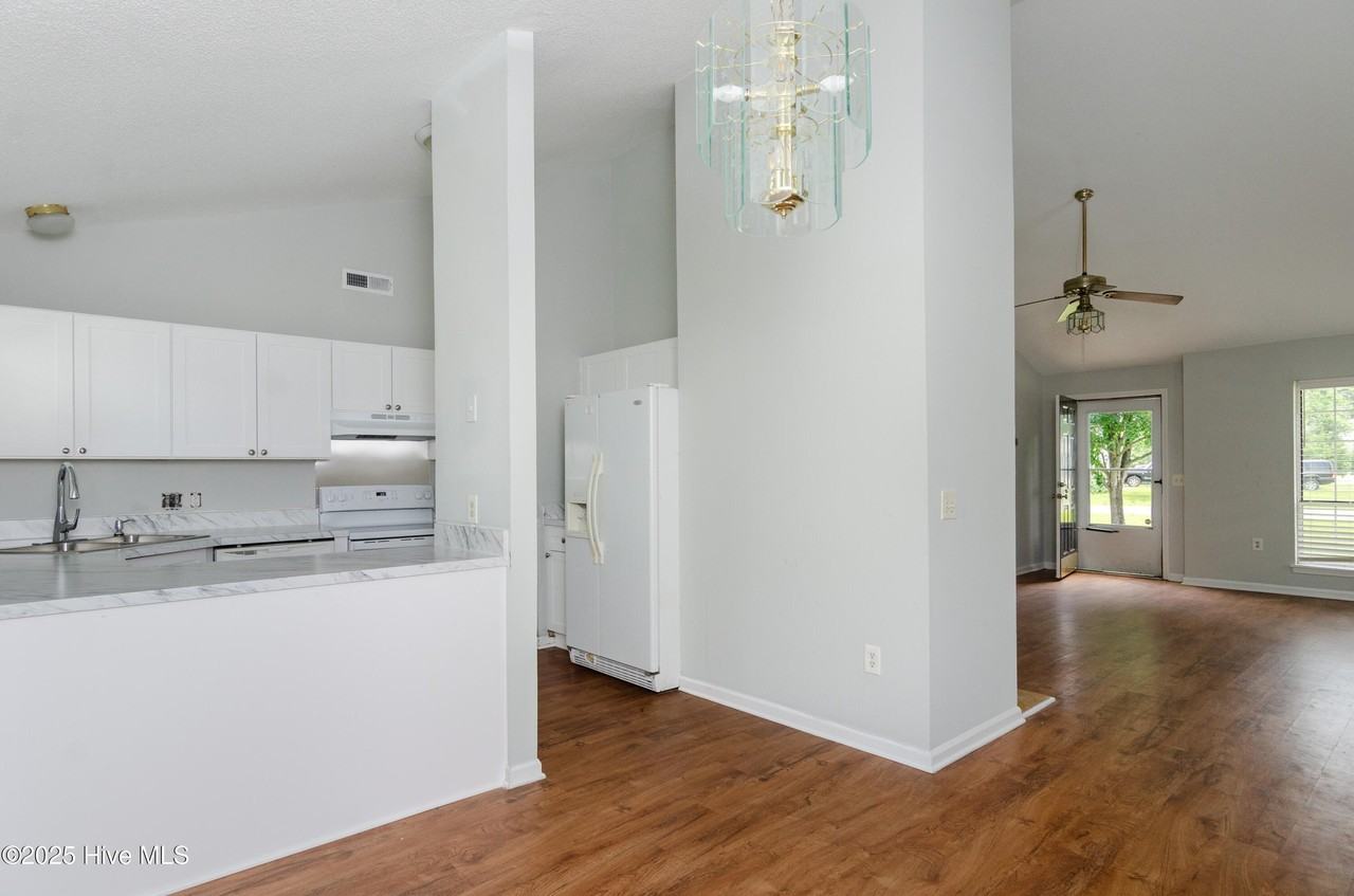4312 Watson Dr - Photo 5 of 32