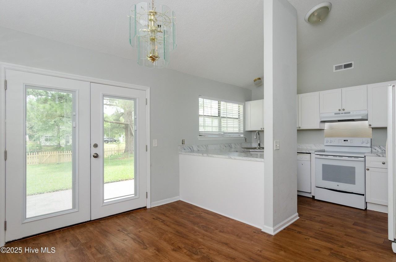 4312 Watson Dr - Photo 6 of 32