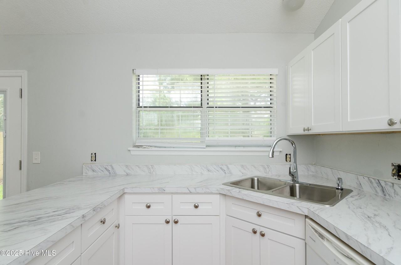 4312 Watson Dr - Photo 7 of 32