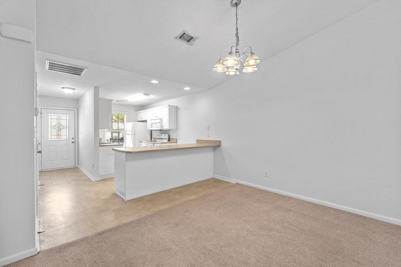 130 Bennington Ln - Photo 5 of 16
