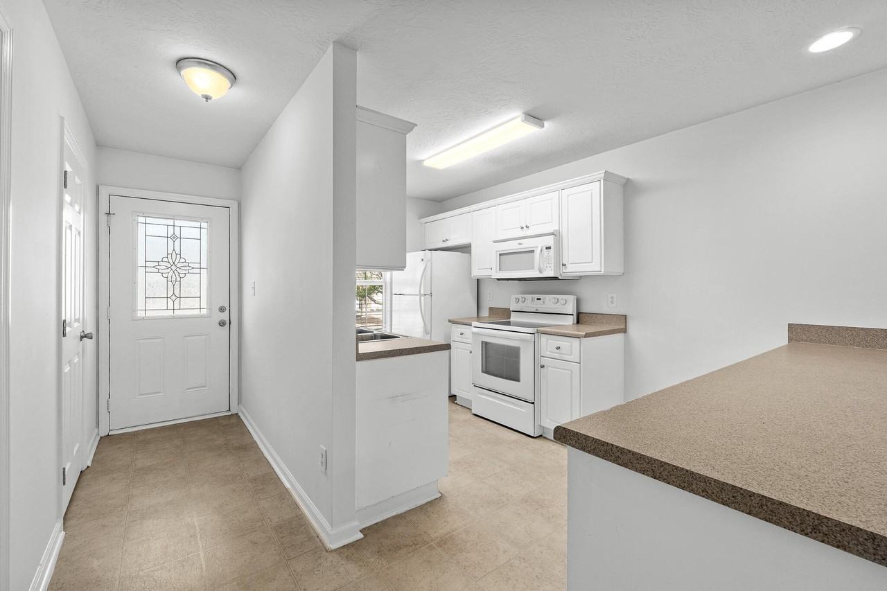 130 Bennington Ln - Photo 6 of 16