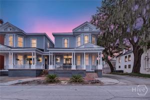 featured image of 114 W Waldburg St