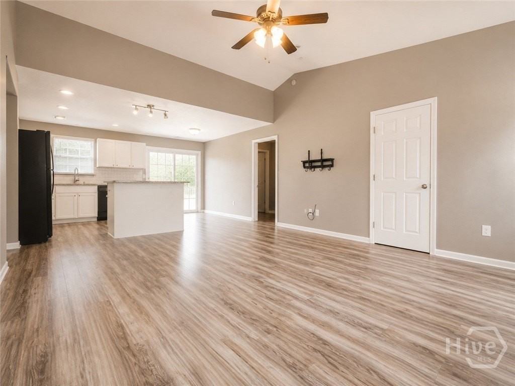109 Willow Dr - Photo 5 of 22