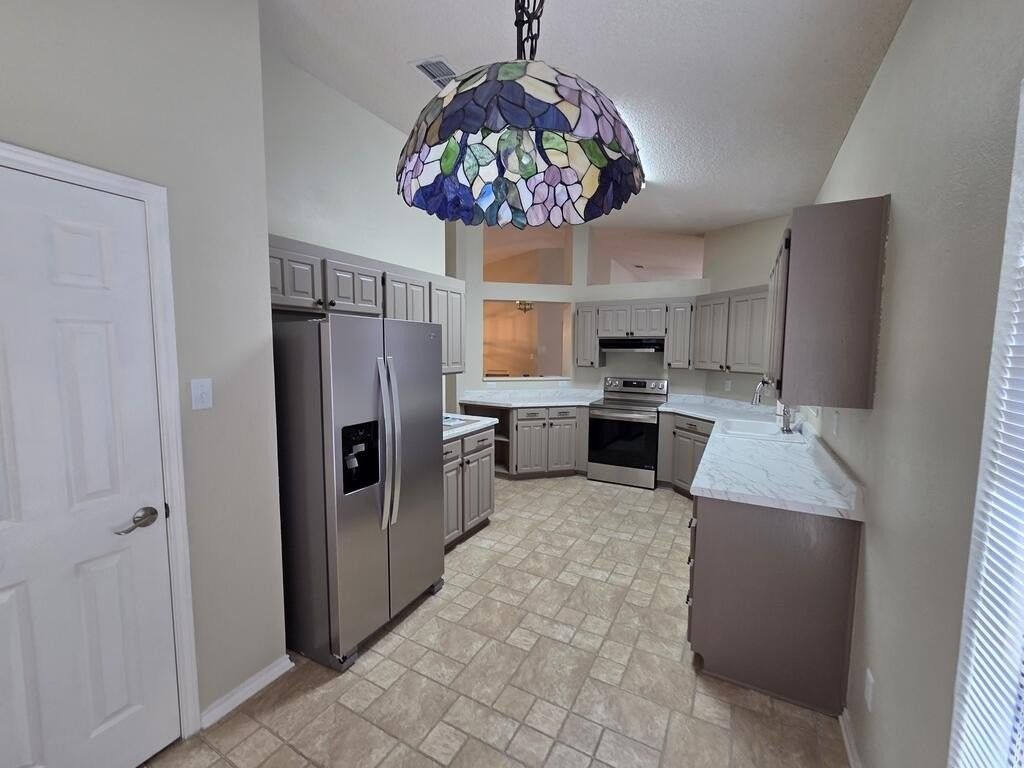 445 Florian Dr - Photo 7 of 18