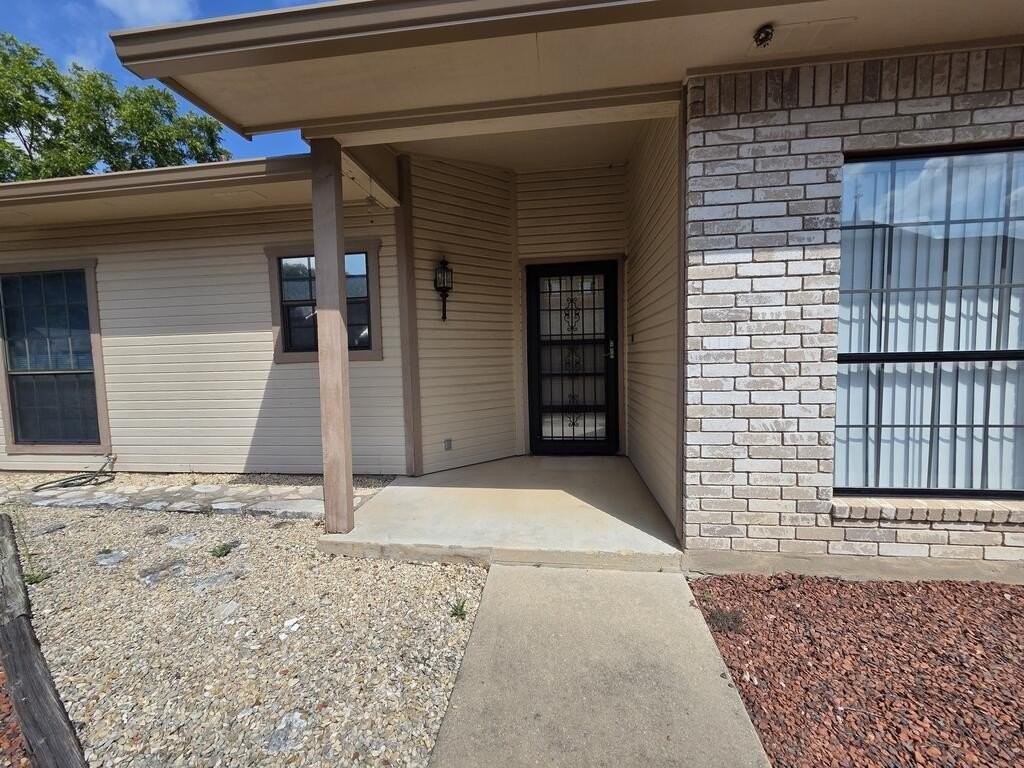 445 Florian Dr - Photo 7 of 35