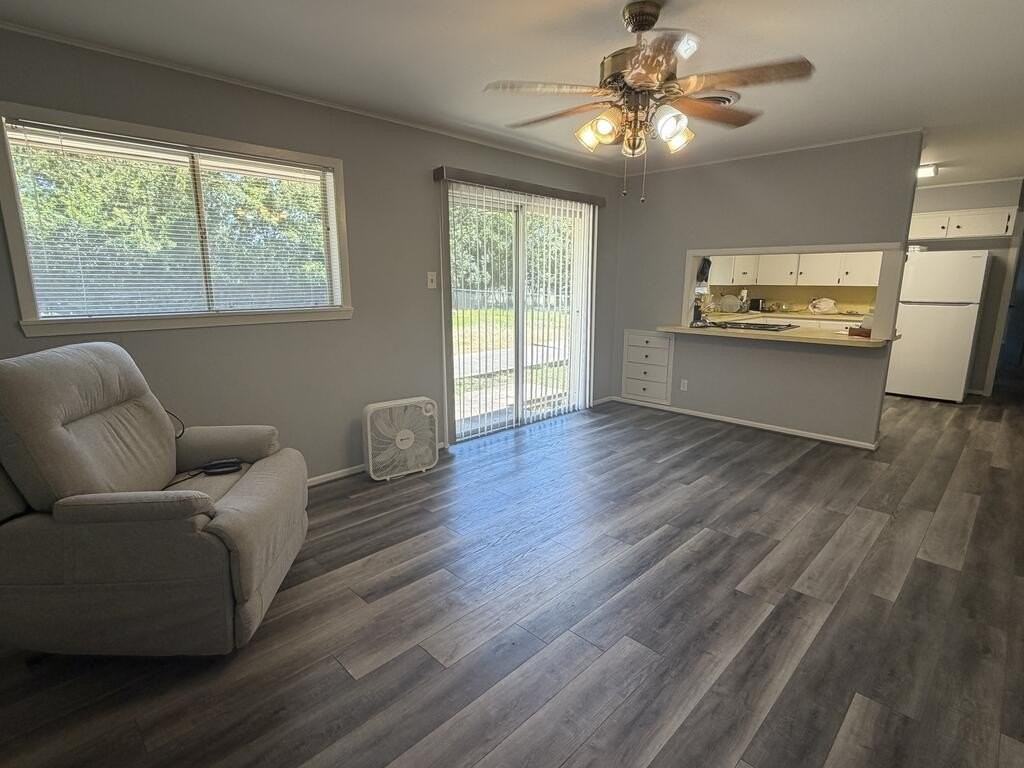 802 Lake Dr - Photo 4 of 8