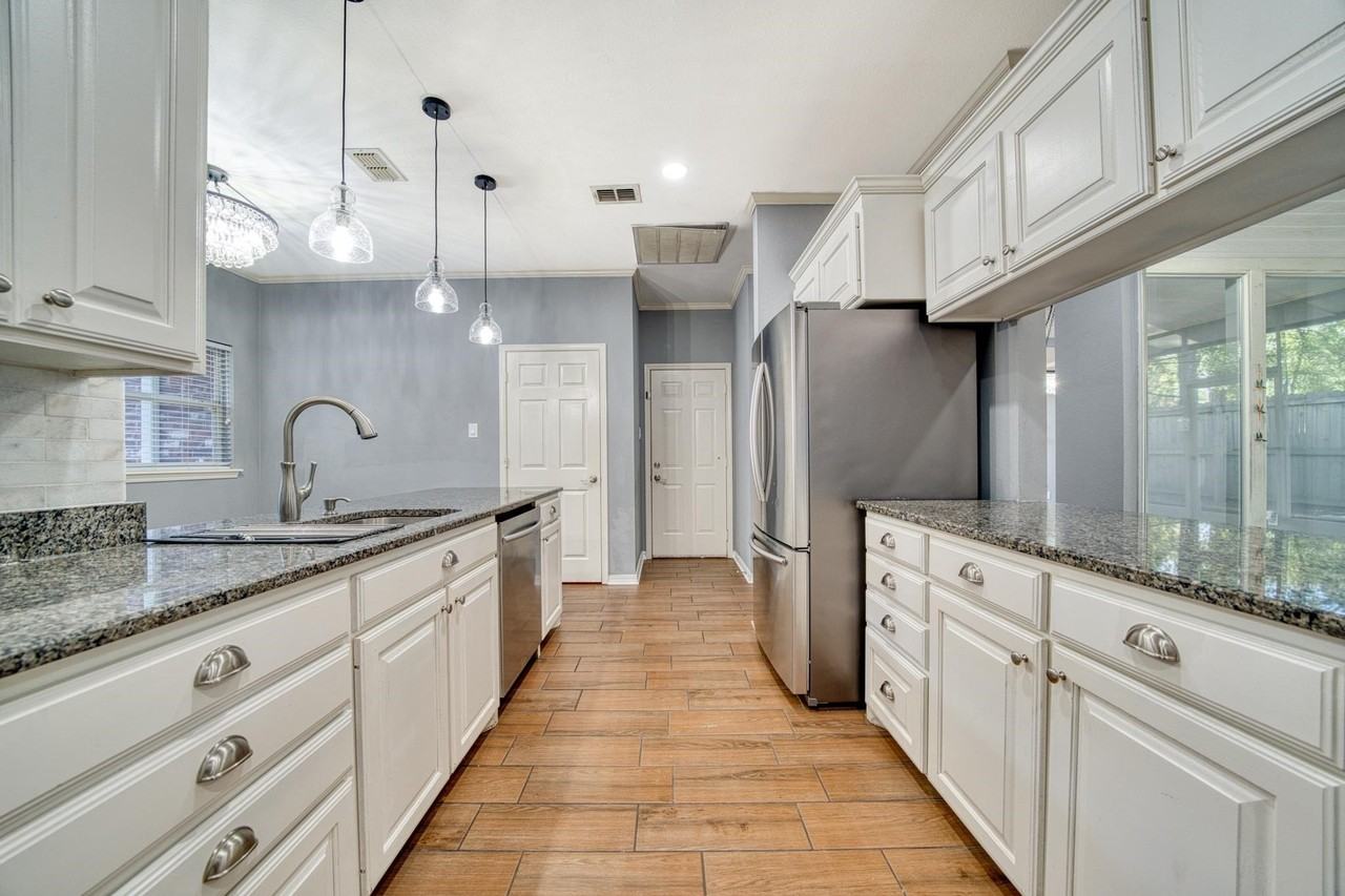 709 Saratoga Dr - Photo 5 of 45