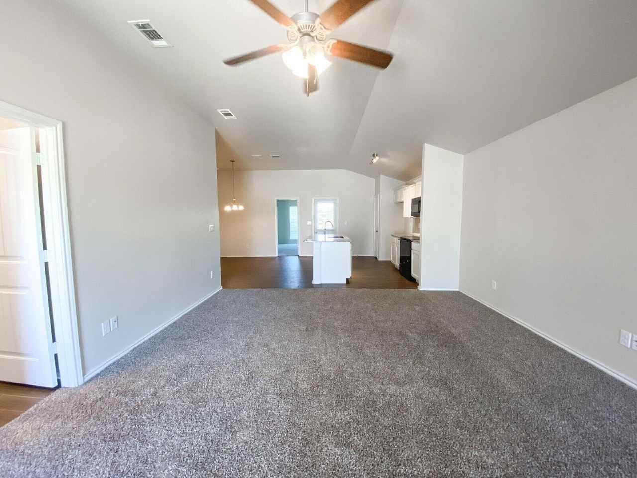 7521 103rd St - Photo 6 of 21