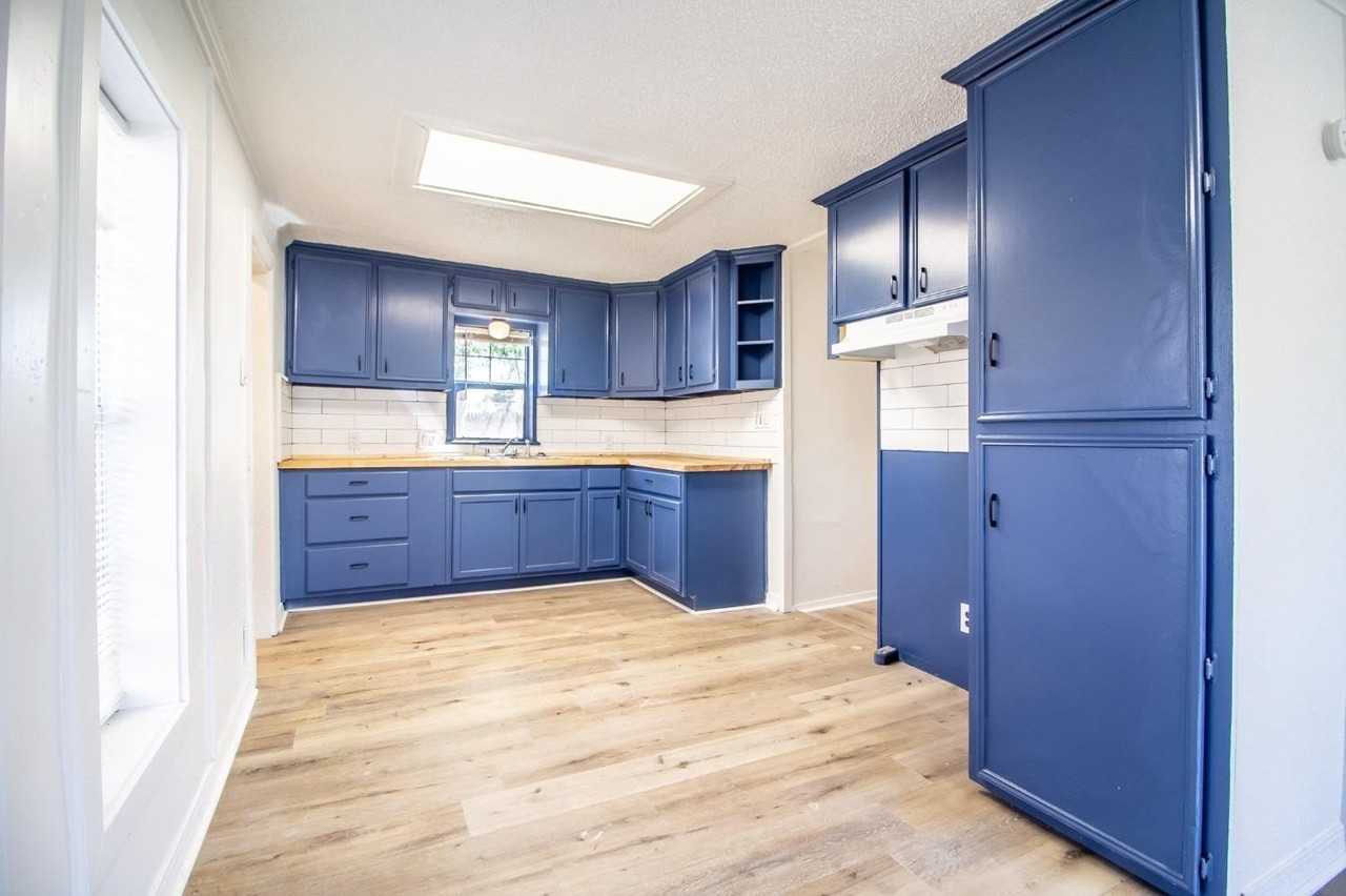 1719 25th St - Photo 3 of 7