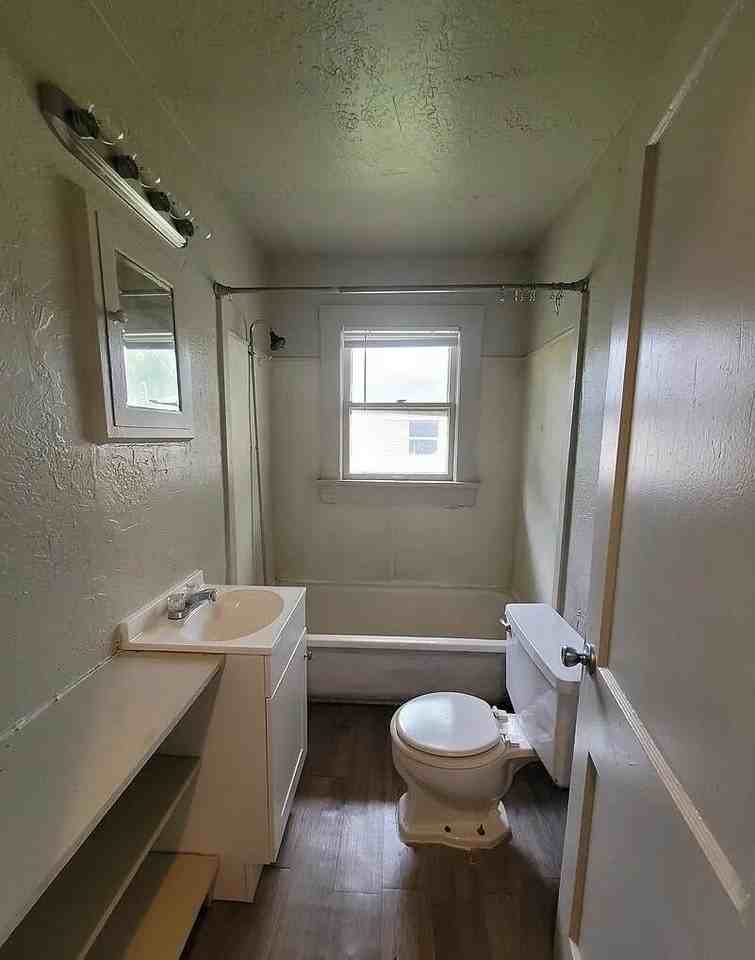 3702 S Polk St #B - Photo 3 of 7