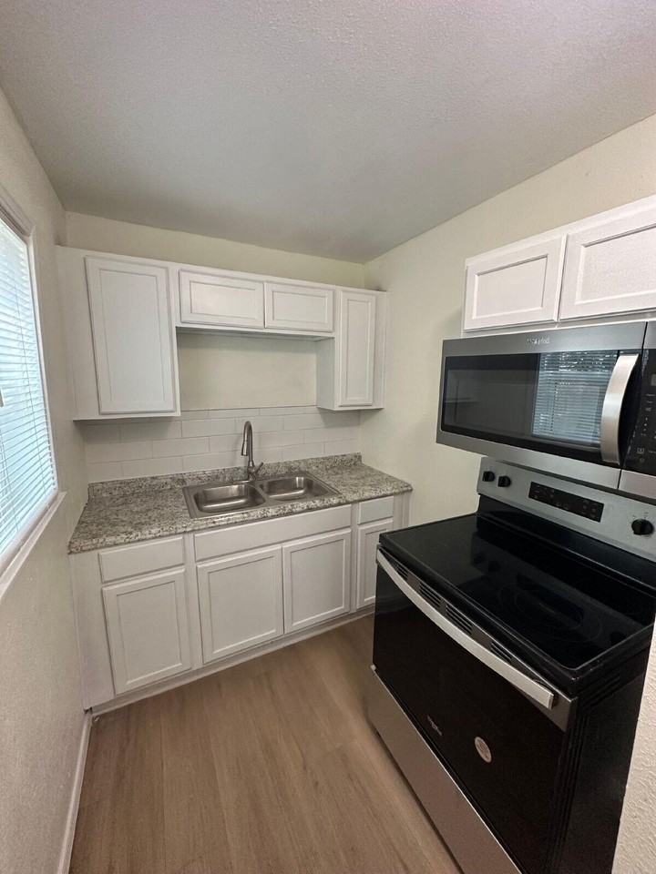 2114 20th St #REAR - Photo 2 of 12