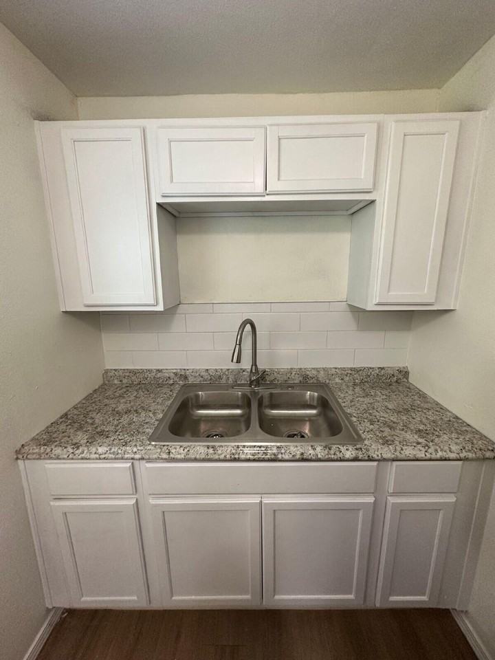 2114 20th St #REAR - Photo 4 of 12