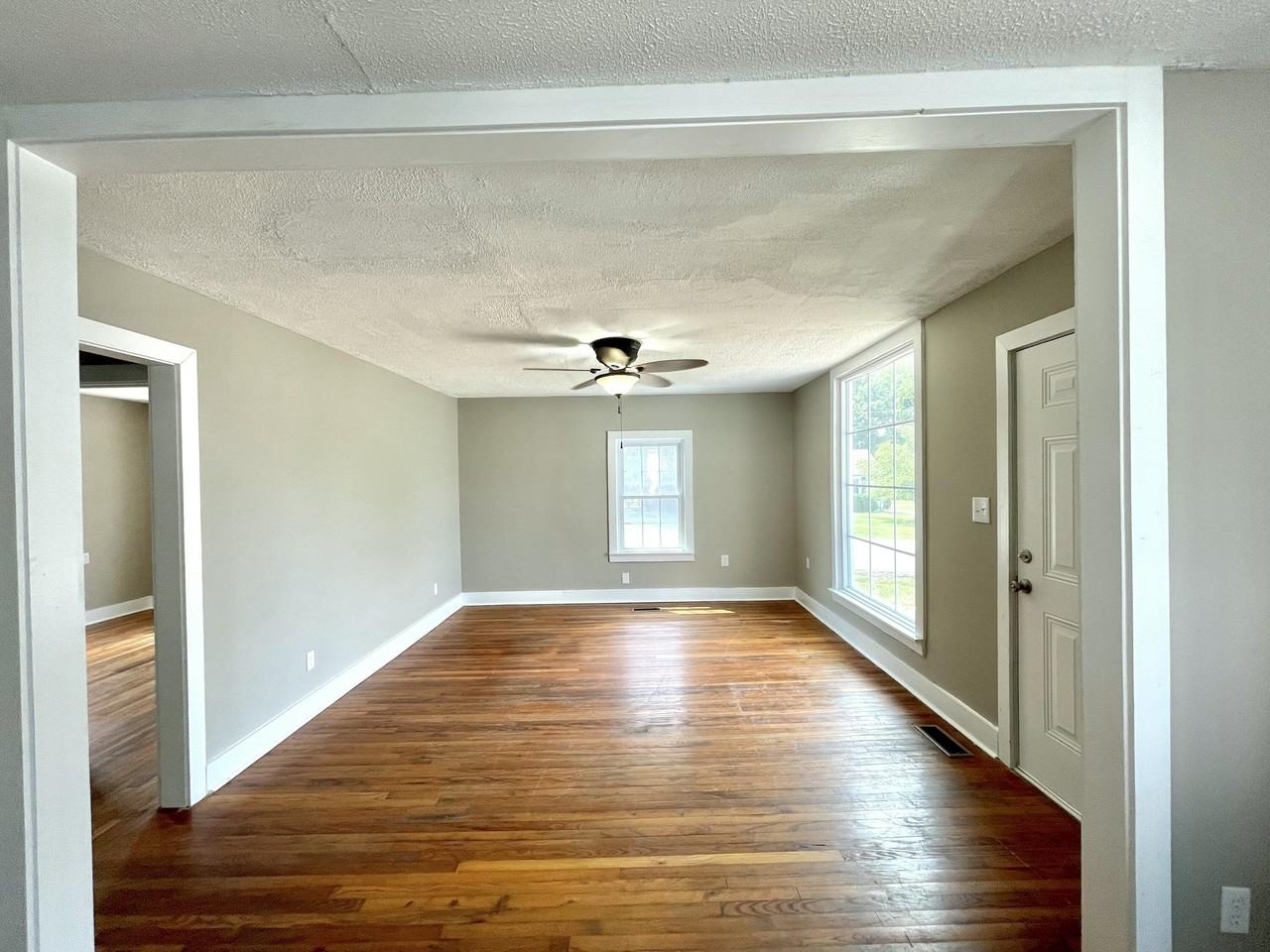 209 Dixie Dr - Photo 2 of 14