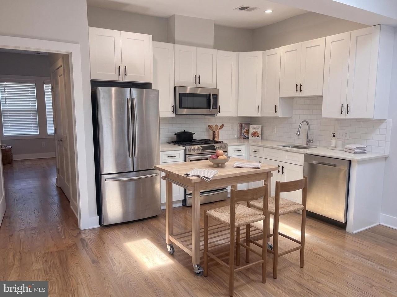 1627 Holbrook St Ne - Photo 4 of 25