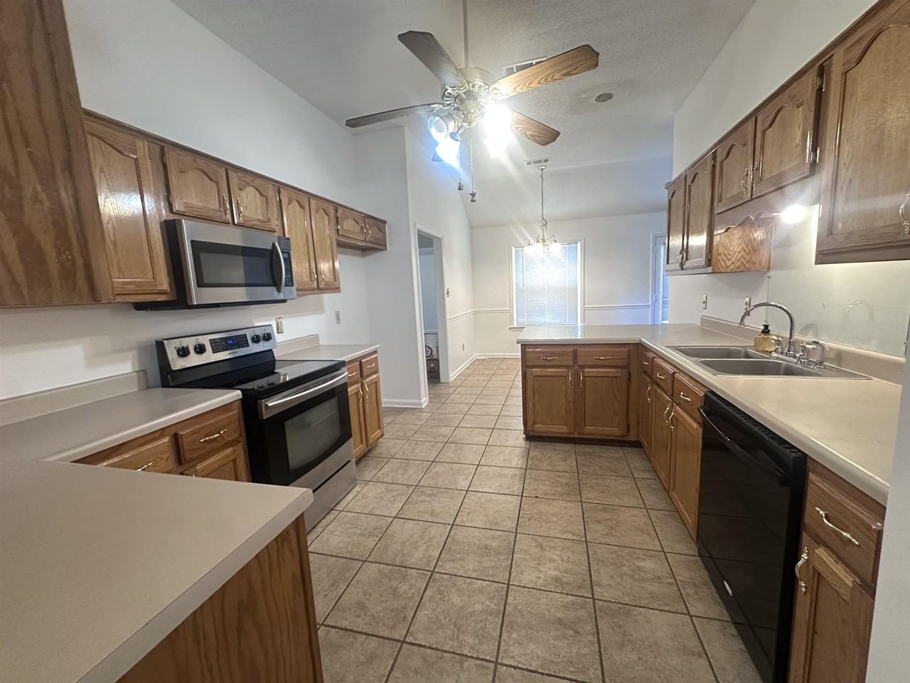 8305 Crimson Creek Dr - Photo 3 of 18