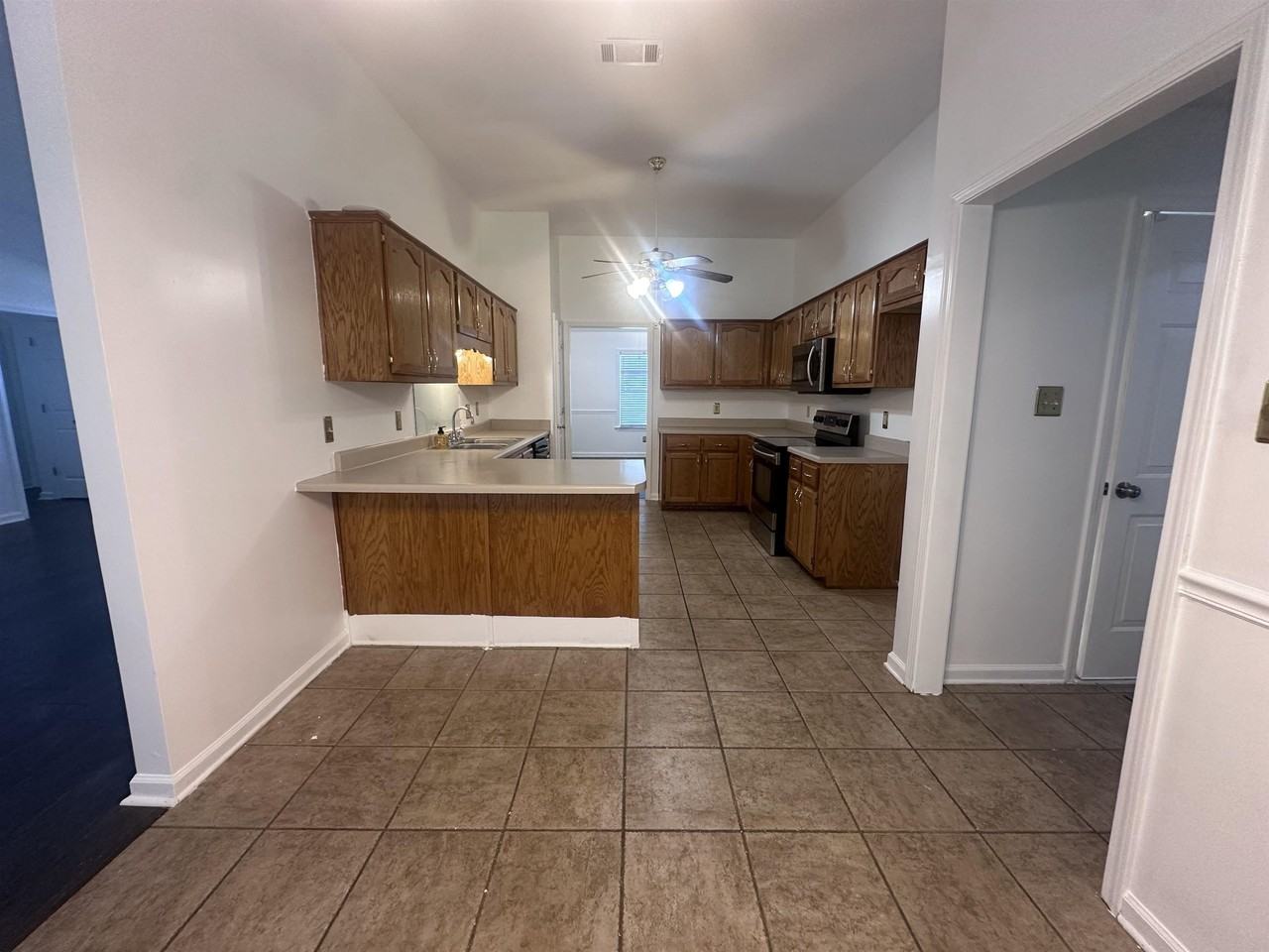 8305 Crimson Creek Dr - Photo 4 of 18