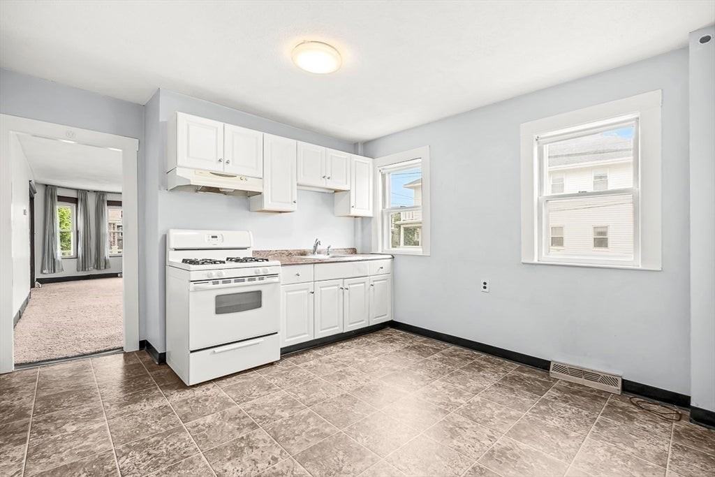 70 Windsor Rd - Photo 5 of 10