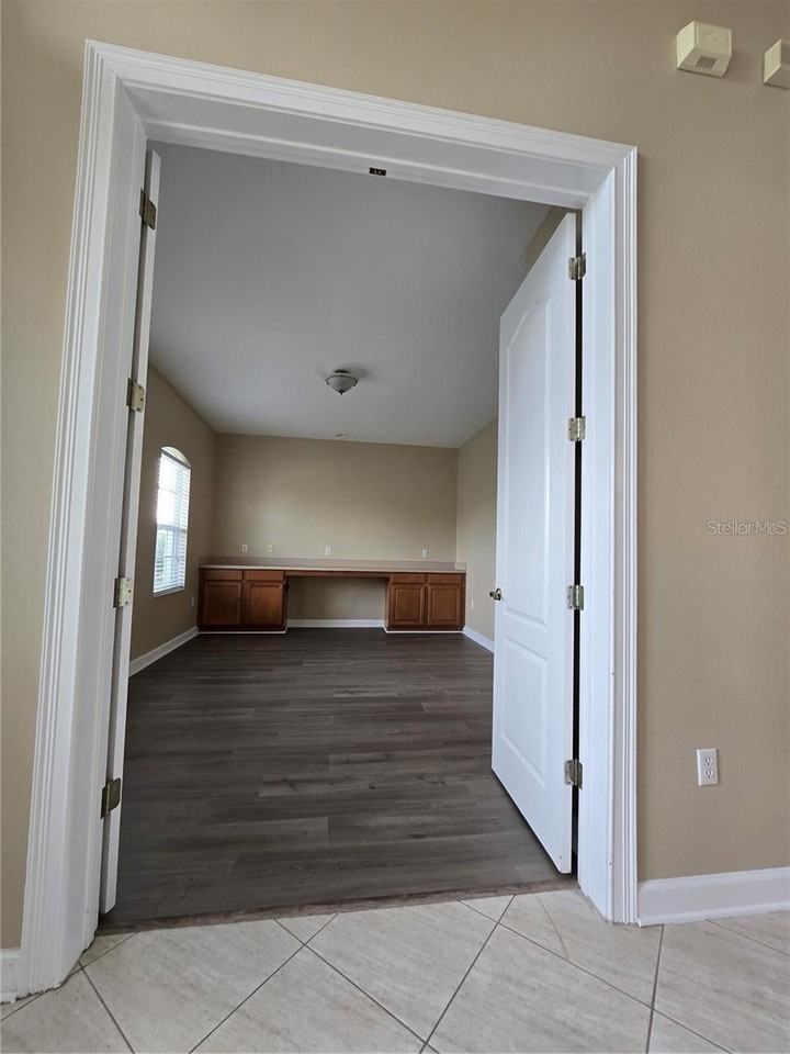 13613 Larsen Ln - Photo 5 of 24