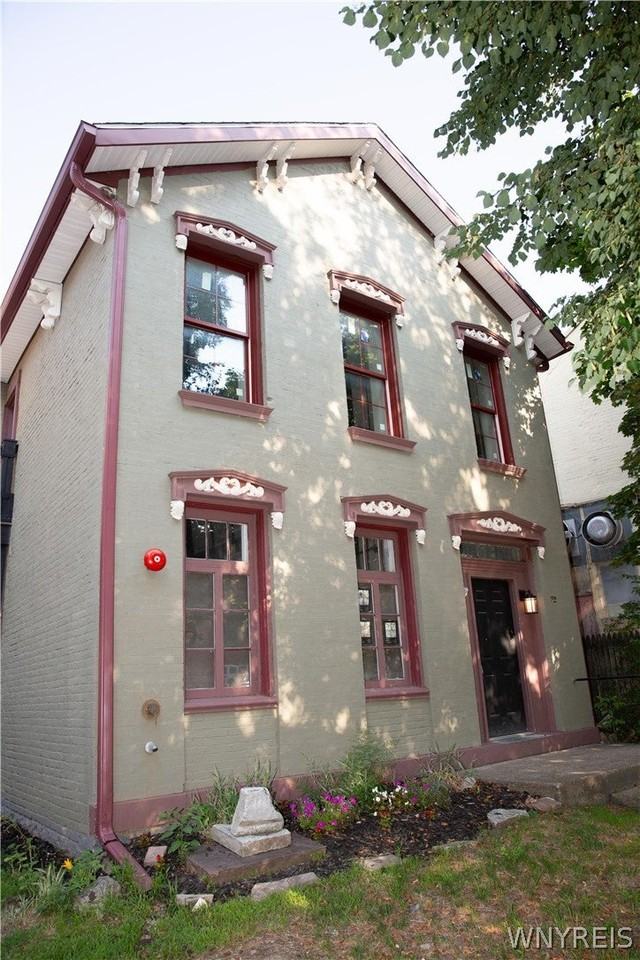 486 Franklin St - Photo 4 of 29