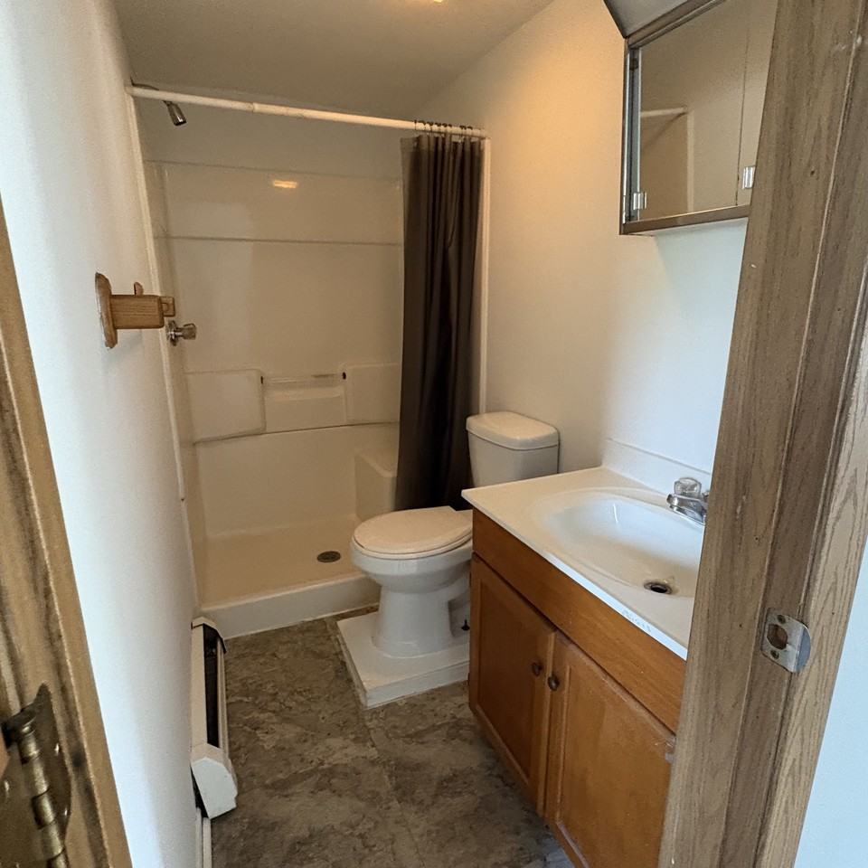 547 W Long Ave Apt B - Photo 3 of 7