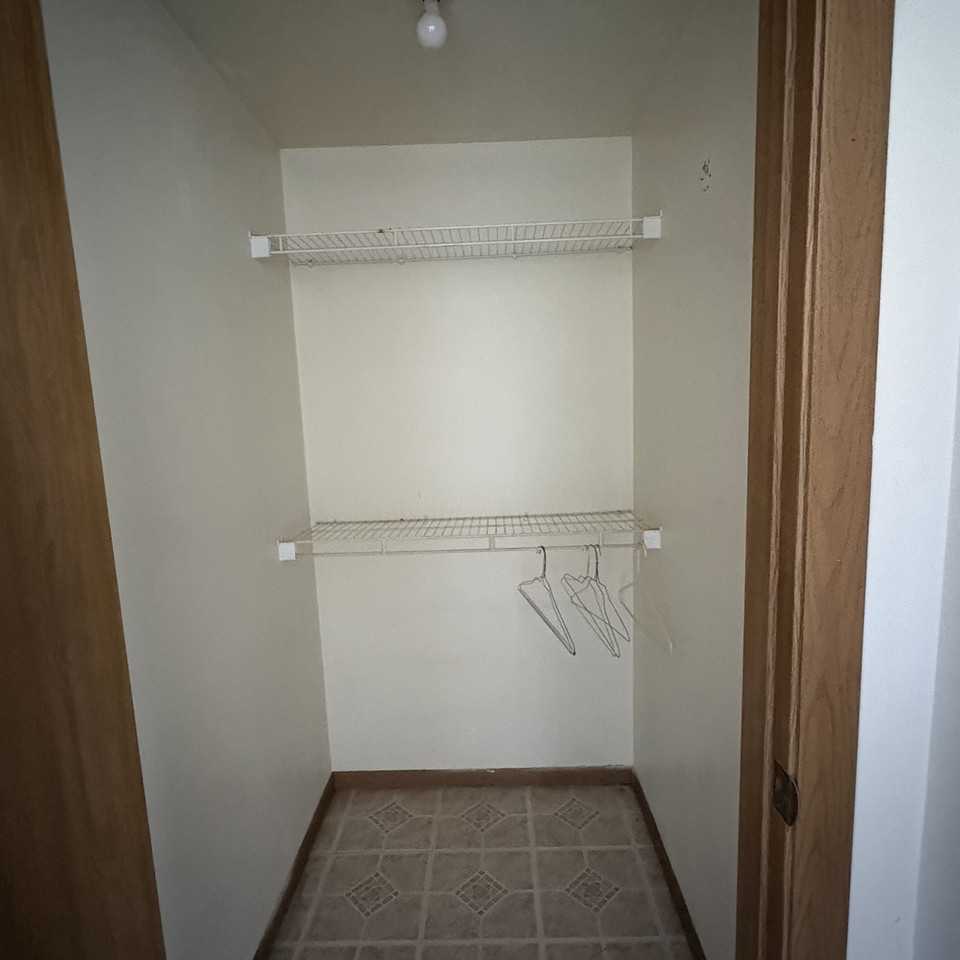 547 W Long Ave Apt B - Photo 5 of 7
