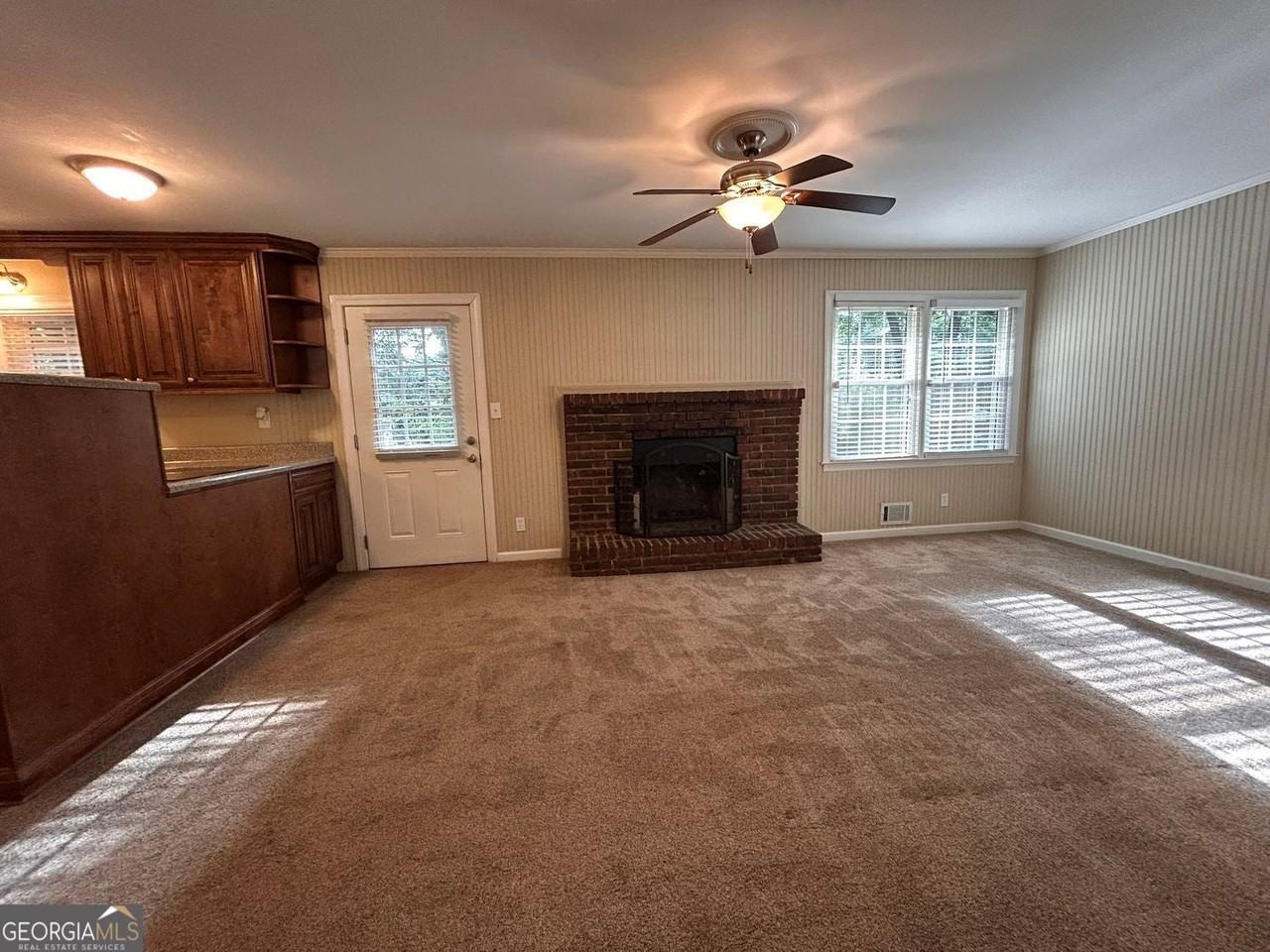 995 Melody Ln - Photo 7 of 34