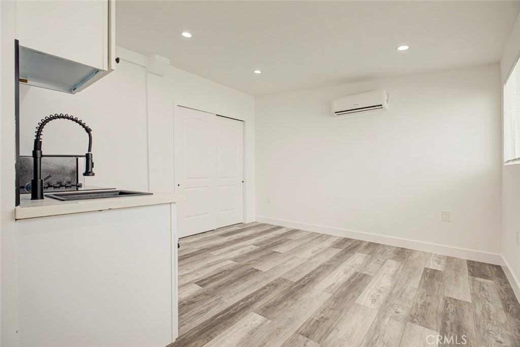 18413 1/2 Erwin St - Photo 2 of 7
