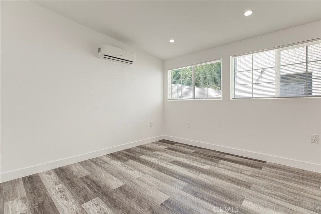 18413 1/2 Erwin St - Photo 4 of 7
