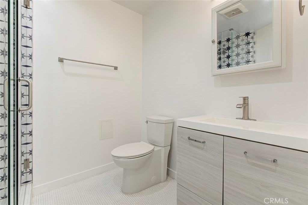 18413 1/2 Erwin St - Photo 5 of 7