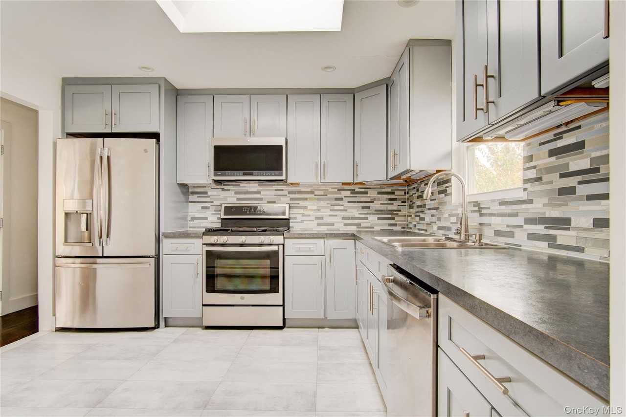 867 Bryant St - Photo 7 of 24