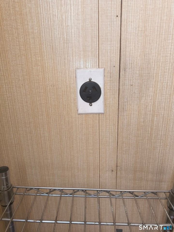 187 Center St - Photo 4 of 8