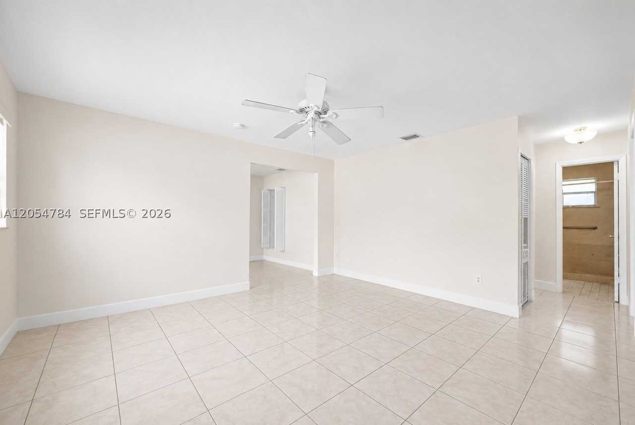 3233 Sw 25th St #2 - Photo 2 of 28