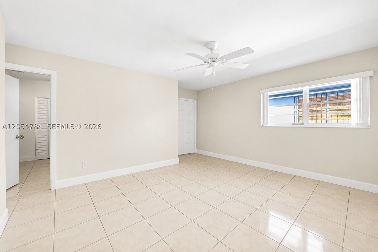 3233 Sw 25th St #2 - Photo 3 of 28
