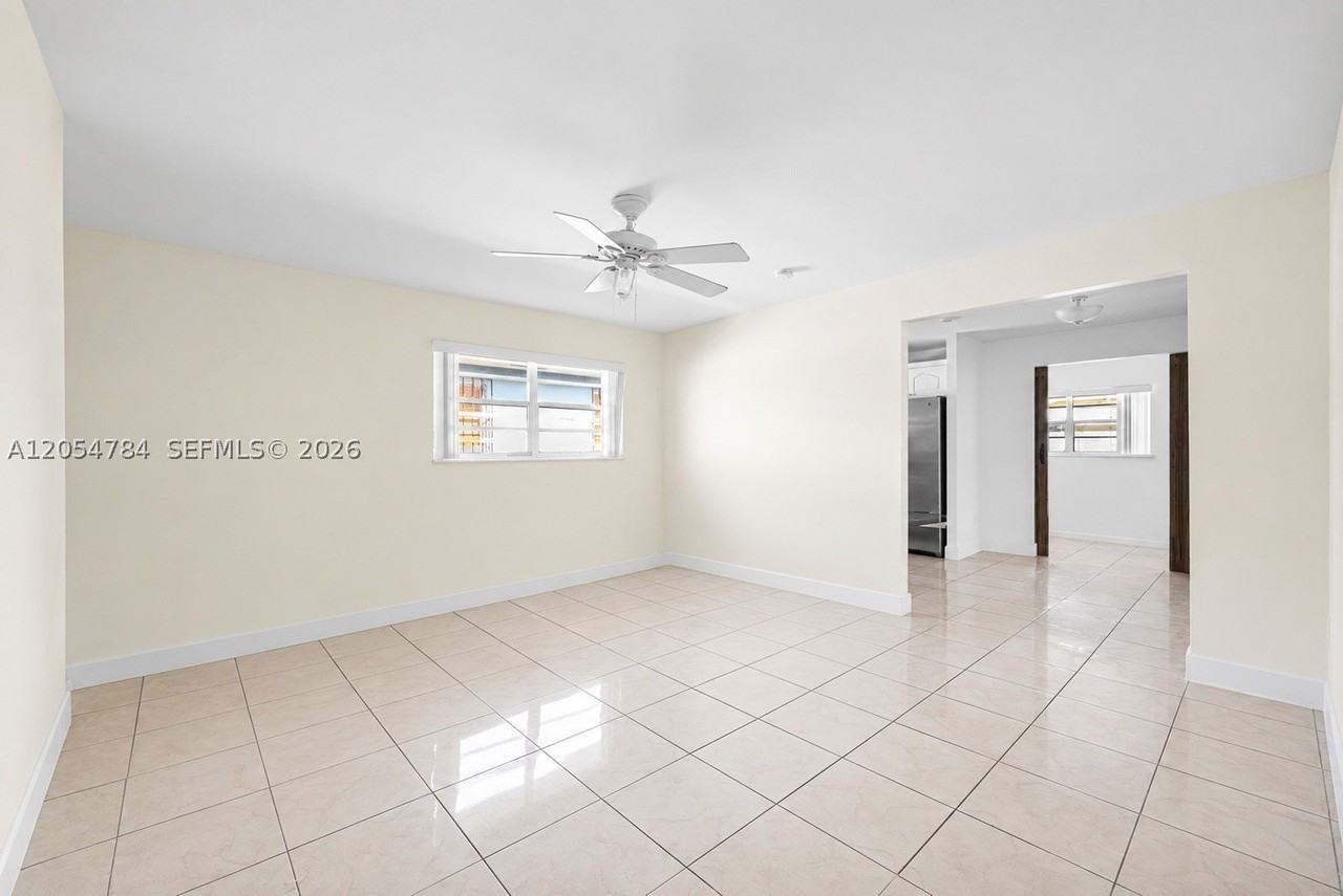 3233 Sw 25th St #2 - Photo 4 of 28