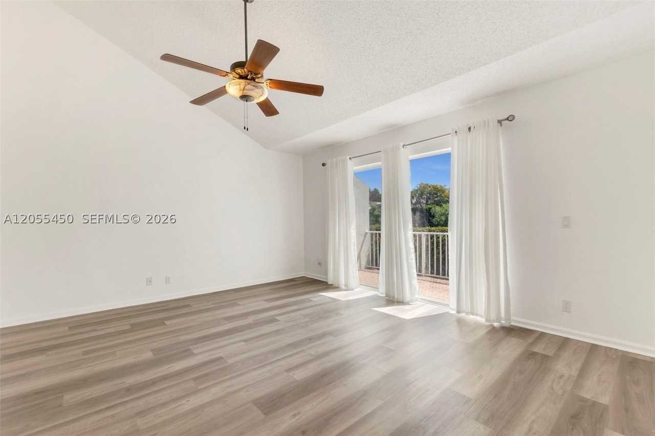 7370 Nw 61st Ter - Photo 4 of 50