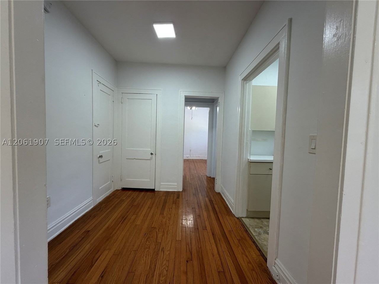320 Mendoza Ave #6 - Photo 4 of 9