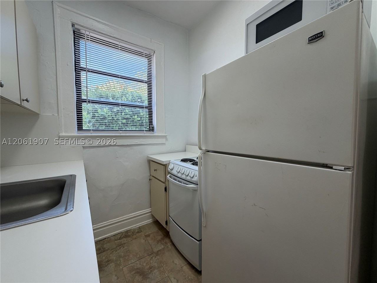 320 Mendoza Ave #6 - Photo 6 of 9