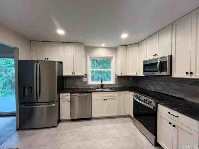 32 Hickman Dr - Photo 3 of 13