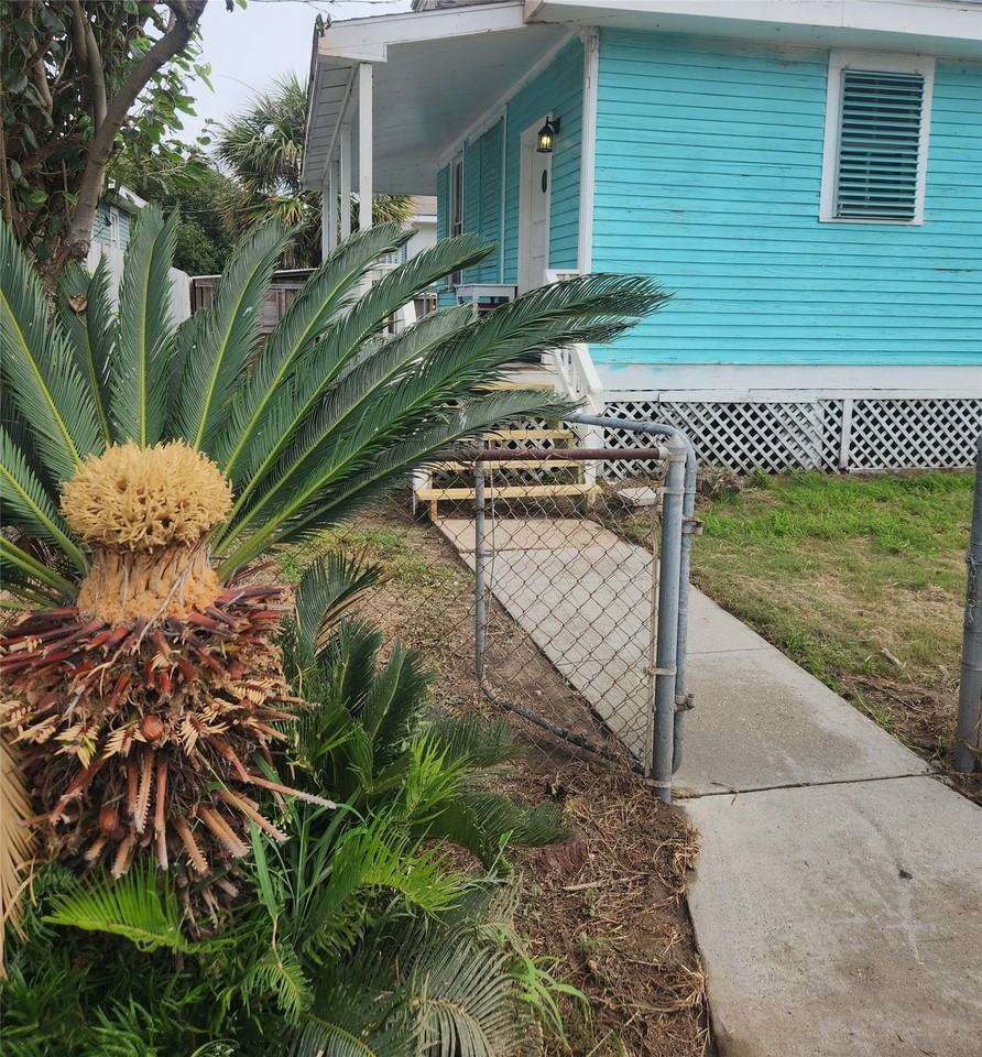 1725 18th St - Photo 2 of 15
