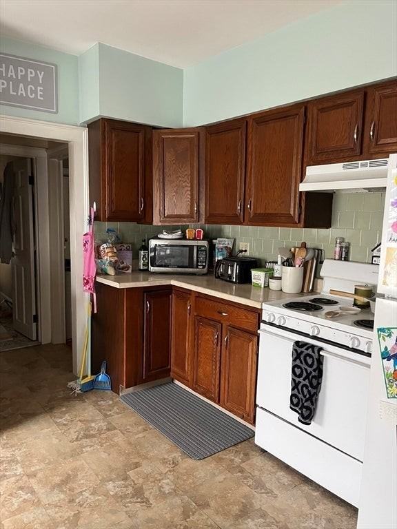 8 Pleasant St - Photo 2 of 8