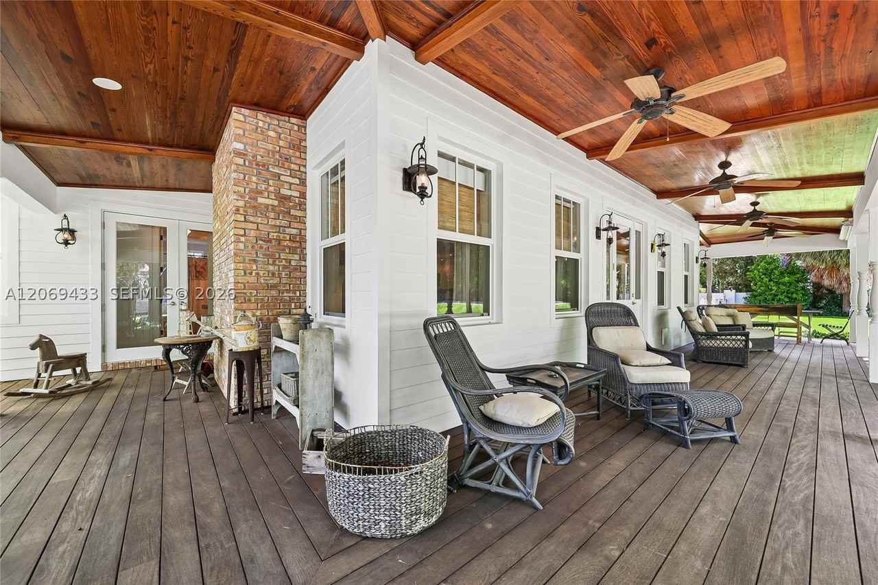 180 Ocean Blvd - Photo 3 of 43