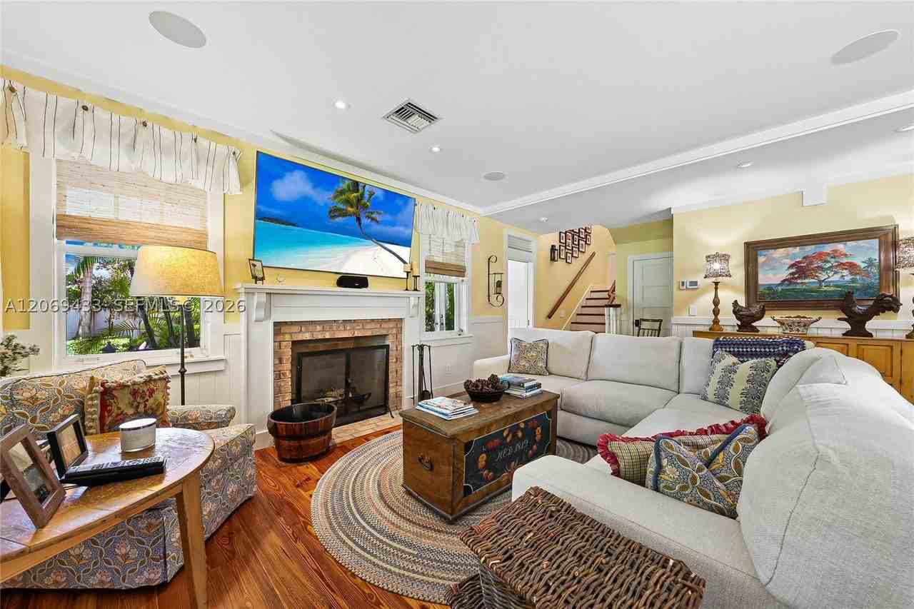 180 Ocean Blvd - Photo 6 of 43