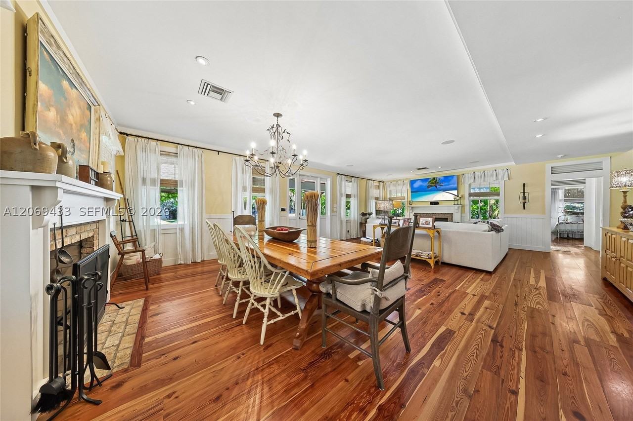 180 Ocean Blvd - Photo 7 of 43
