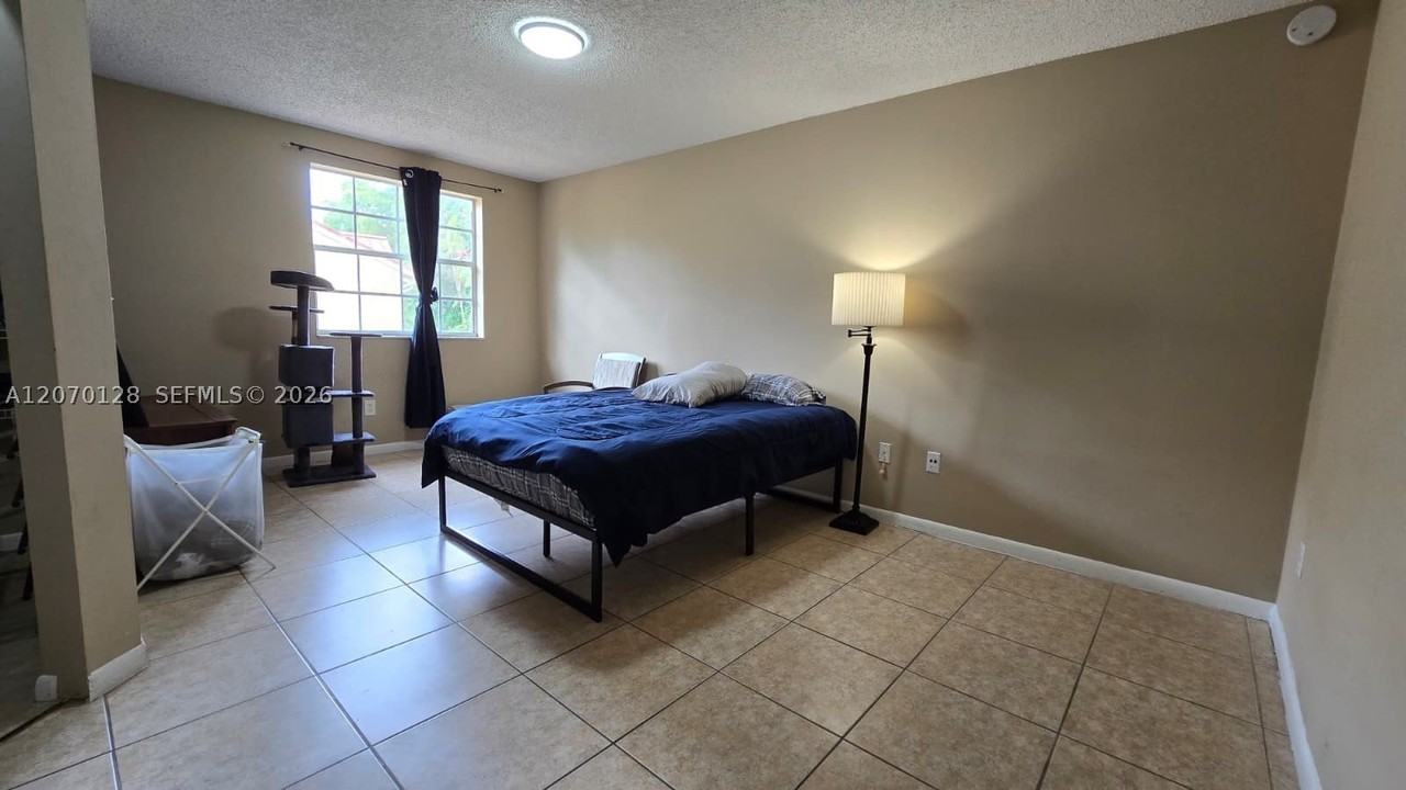18332 Nw 68th Ave #H - Photo 6 of 8