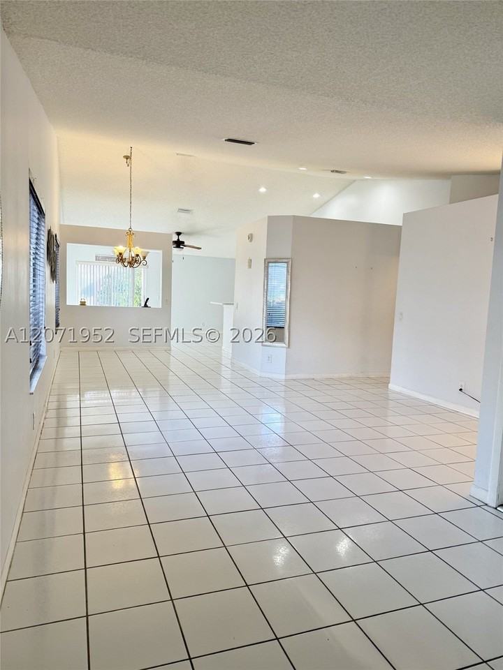 4340 Pine Ridge Ct - Photo 2 of 11