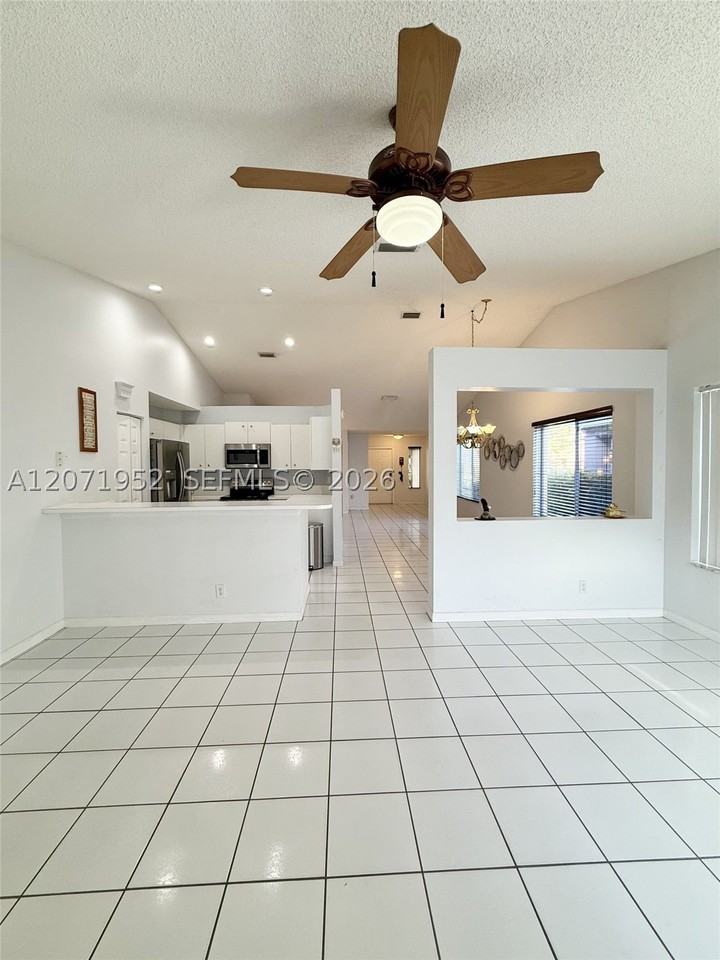 4340 Pine Ridge Ct - Photo 3 of 11